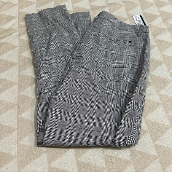 Tommy Hilfiger The Flex plaid patterned ankle pants. - Picture 1 of 2